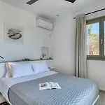 Anat Paros