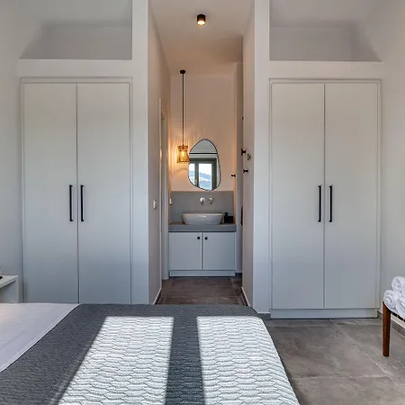 Anat Paros Vila Isterni (Paros)