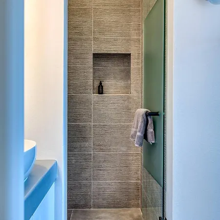 Anat Paros Vila Isterni (Paros)